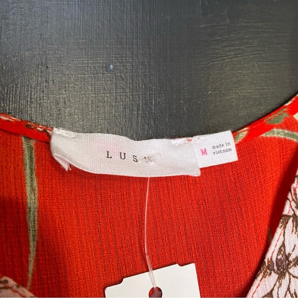 Lush Stitchfix Devon Knot Front Top Size Medium NWT Red Floral Crop Tank - Picture 4 of 6